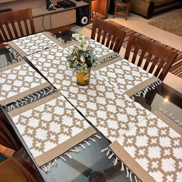 Elegant Table Runner with Mat